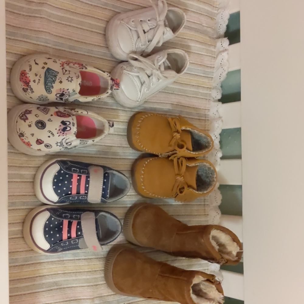 Bundle of toddler girls shoes size 4